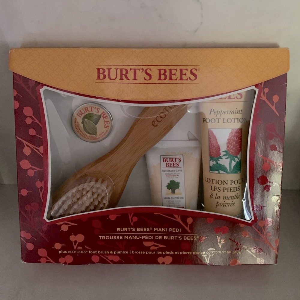 ❌❌ SOLD - BURT’S BEES Mani Pedi Gift Set